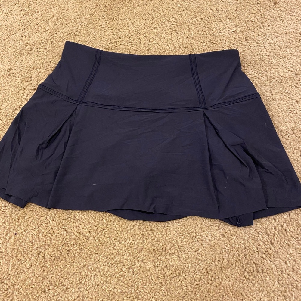 Lulu lemon Skirt. Size 6